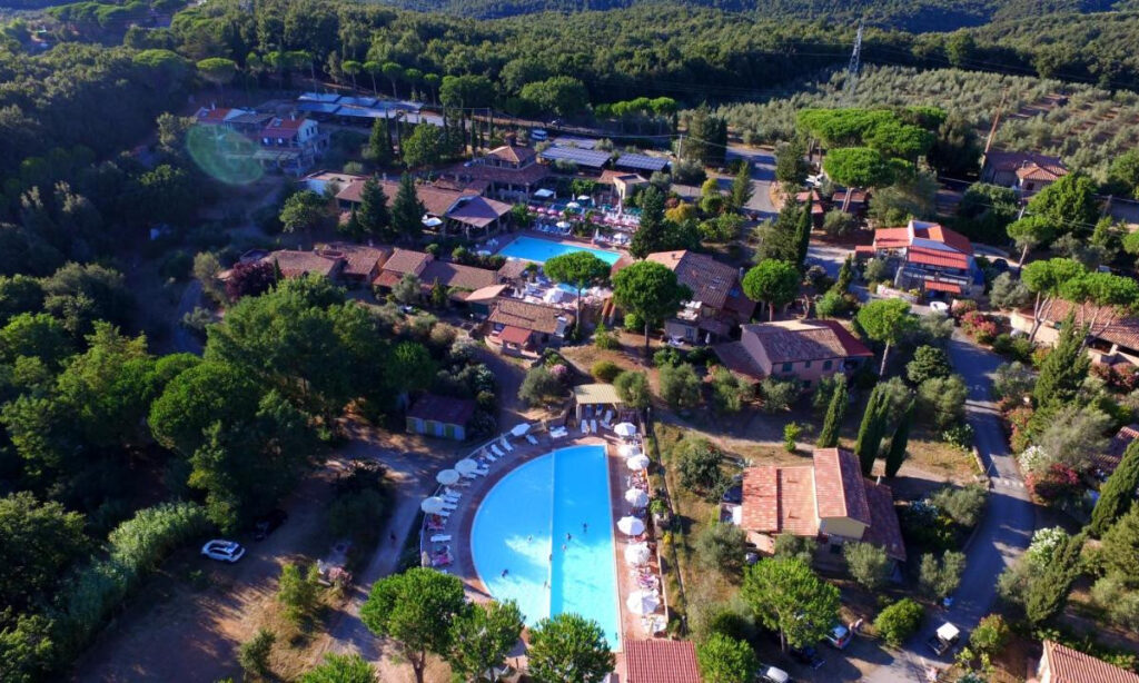 Camping Centro Vacanze II Borgo Toscane bovenaanzicht van de camping