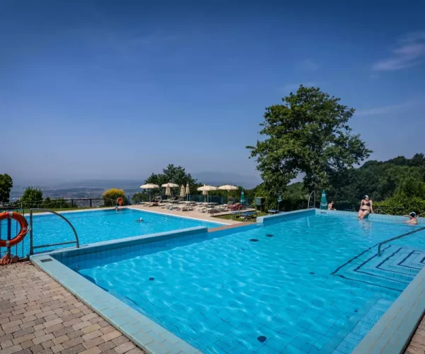 Camping Barco Reale Toscane uitzicht zwembad