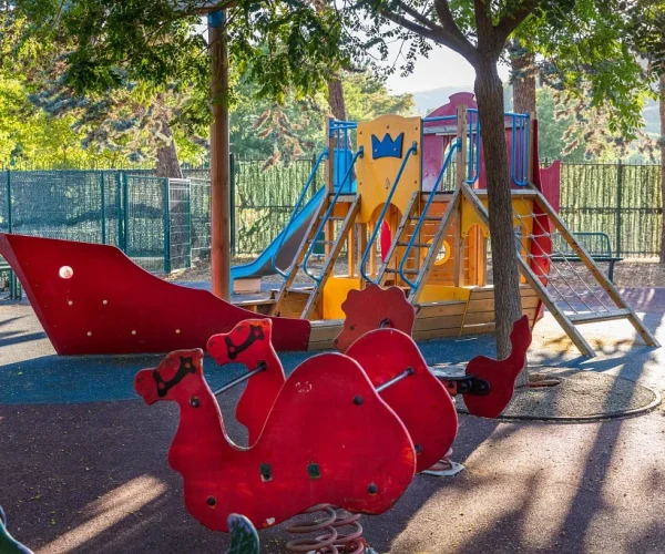 Camping Parco Delle Piscine in Toscane bij de speeltuin voor de kinderen van de camping