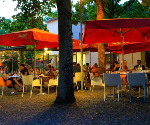 Restaurant op camping siena colleverde in toscane vlakbij het centrum van siena
